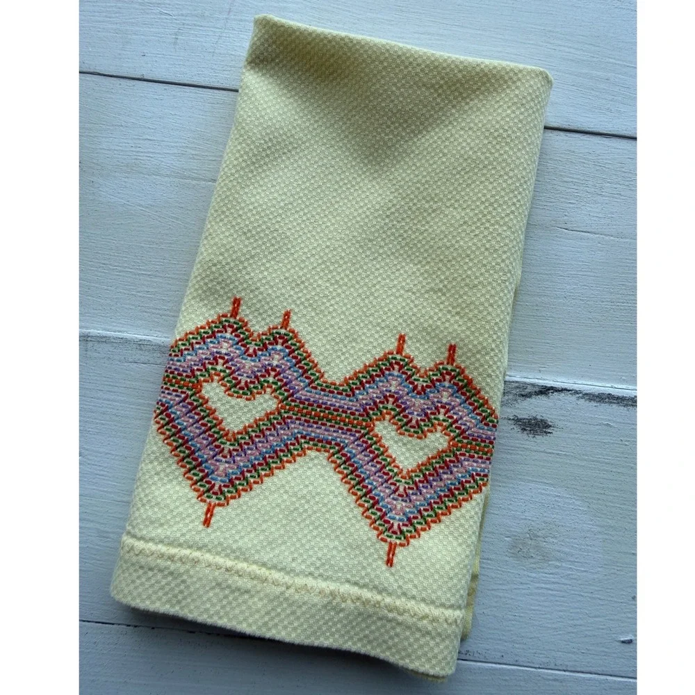 Vintage Woven Guest Towel Geometric Heart Design Pastel Yellow 16x18